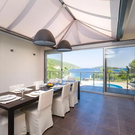Sleeps 14 Pool Air Con Wifi *