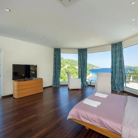 Sleeps 14 Pool Air Con Wifi * Potirna