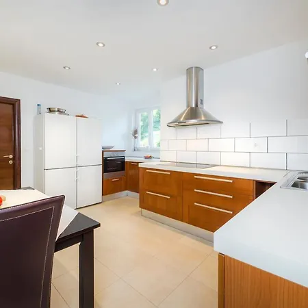 Sleeps 14 Pool Air Con Wifi Villa Potirna