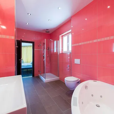 Sleeps 14 Pool Air Con Wifi *