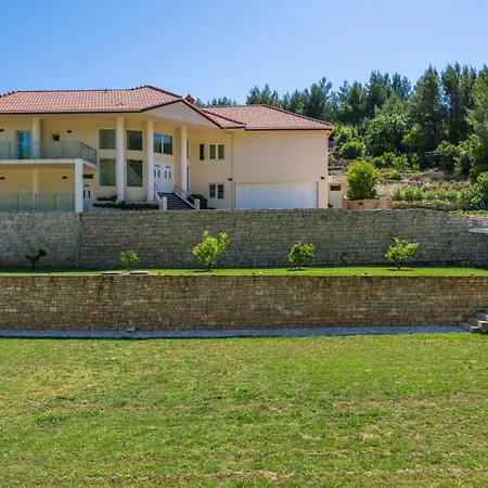 Sleeps 14 Pool Air Con Wifi * Potirna